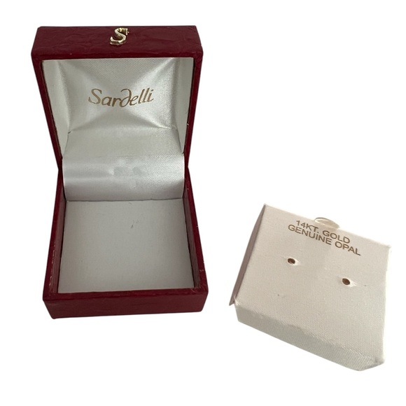 Faux Alligator Red Box "S" initial gold-tone Satin-lined 2 x 2 x 1.25h - Picture 7 of 8